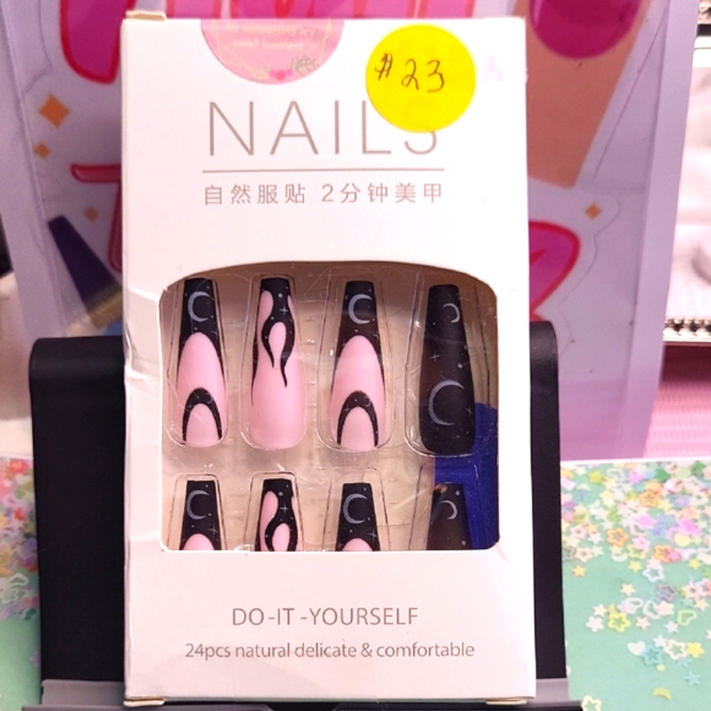 💋Pink and Black Press-On Nails